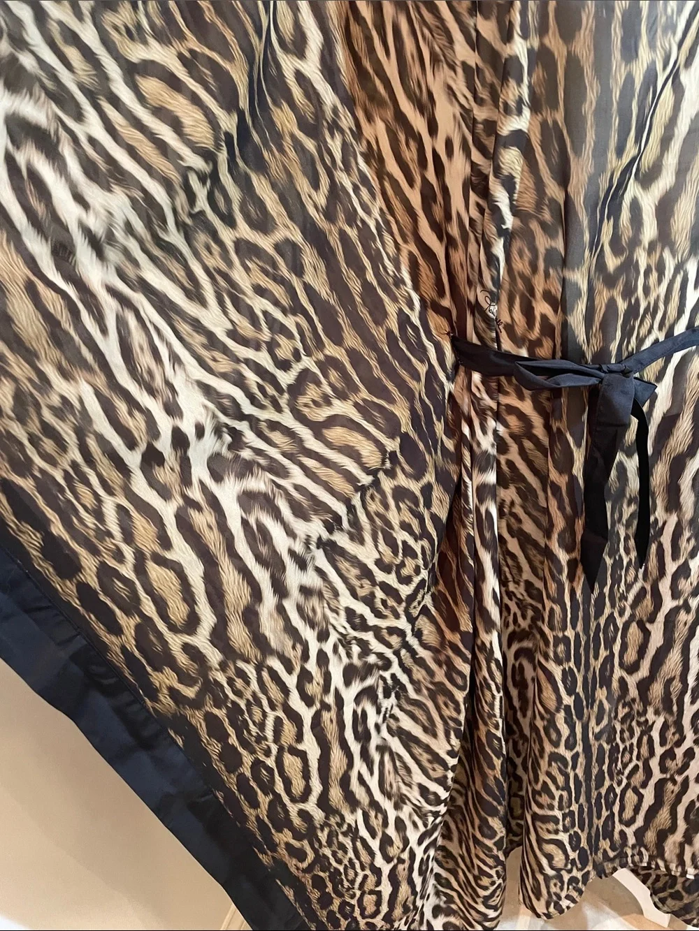 Roberto Cavalli Gold-Emblem Leopard Print in beige , Brown and Black - Picture 6 of 8